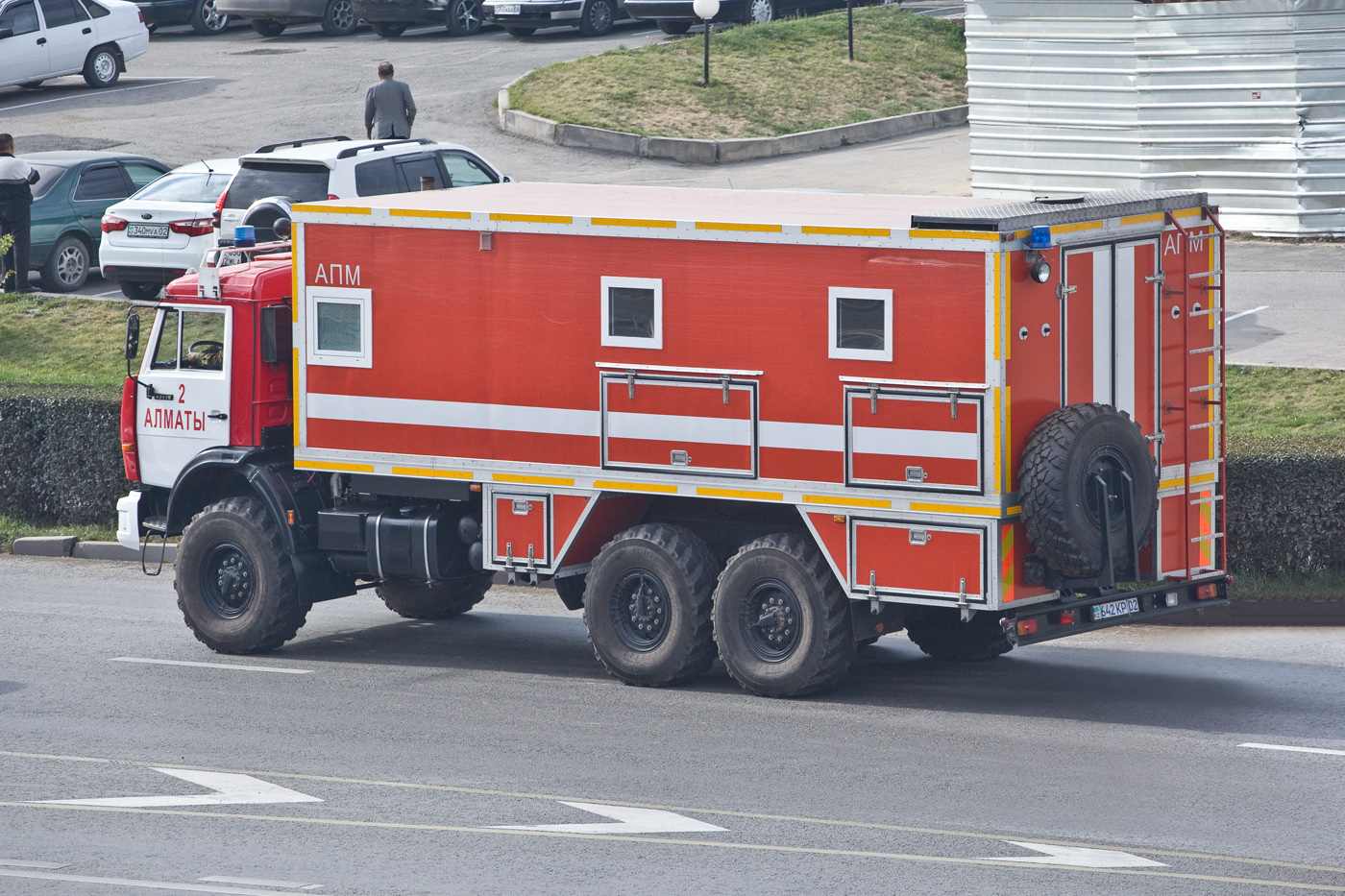 Автомобиль пожарный многоцелевой АПМ на шасси КамАЗ-43118 #642 KP 02. Алматы, улица Саина