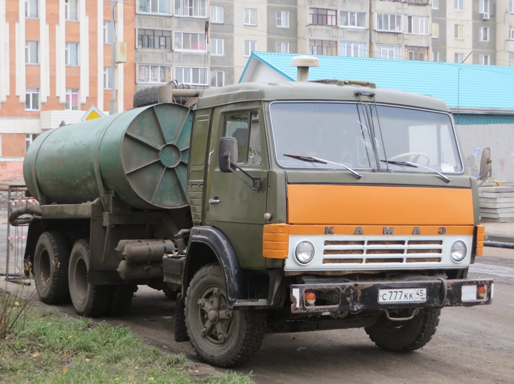 Вакуумная машина типа КО-505А на шасси КамАЗ-53213 #С 777 КК 45. Курган, улица Кравченко
