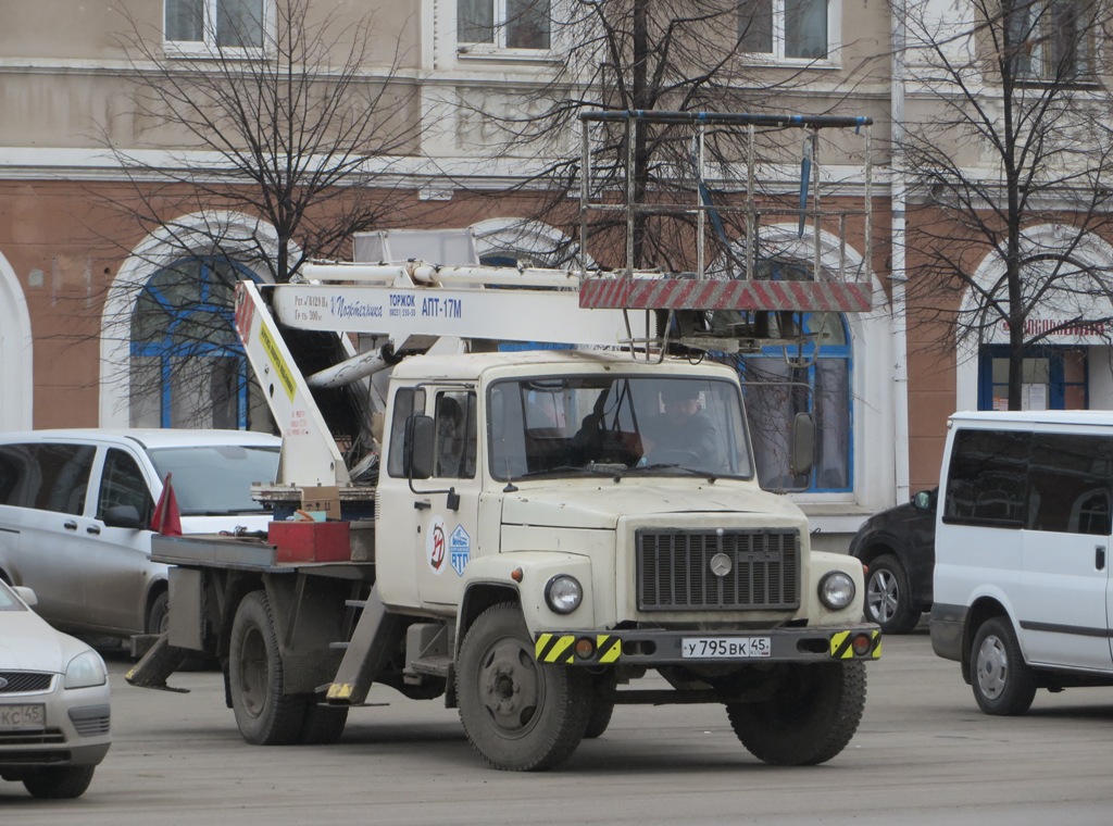 Автоподъёмник АПТ-17М на шасси ГАЗ-3307 #У 795 ВК 45. Курган, улица Гоголя