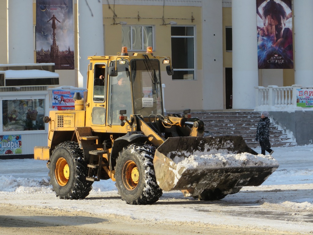 Фронтальный погрузчик Амкодор-333В (ТО-18Б3). Курган, улица Гоголя