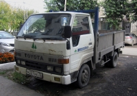 Бортовой грузовой автомобиль Toyota Toyo Ace #Н 227 НХ 72. Тюмень, Киевская улица