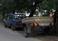 Прицеп КМЗ-8136 #АУ 1523 72 в составе автопоезда. Тюмень, Киевская улица