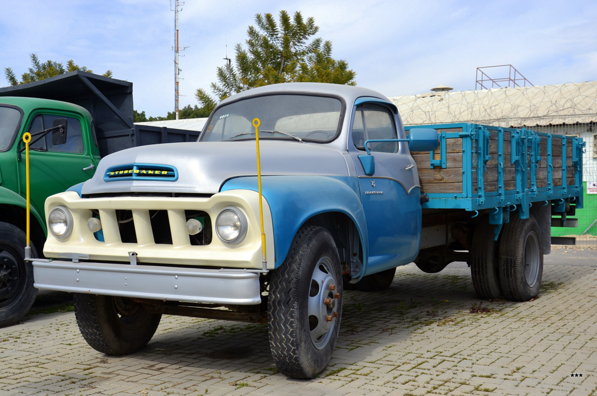 Бортовой грузовик Studebaker Transtar E28. Израиль, музей грузового транспорта в Рамла