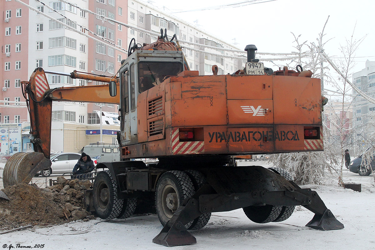 Экскаватор ЭО-33211АК "Тагил" #9941РМ14. Якутск, улица Ойунского