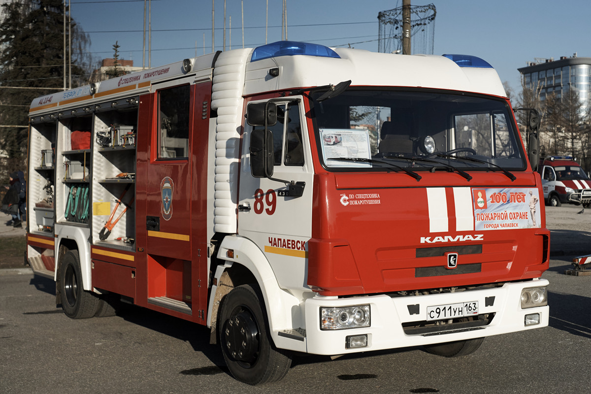 Автомобиль-цистерна АЦ-2,0-40(4308)-004МС на шасси КамАЗ-4308. Самара, площадь имени В. В. Куйбышева