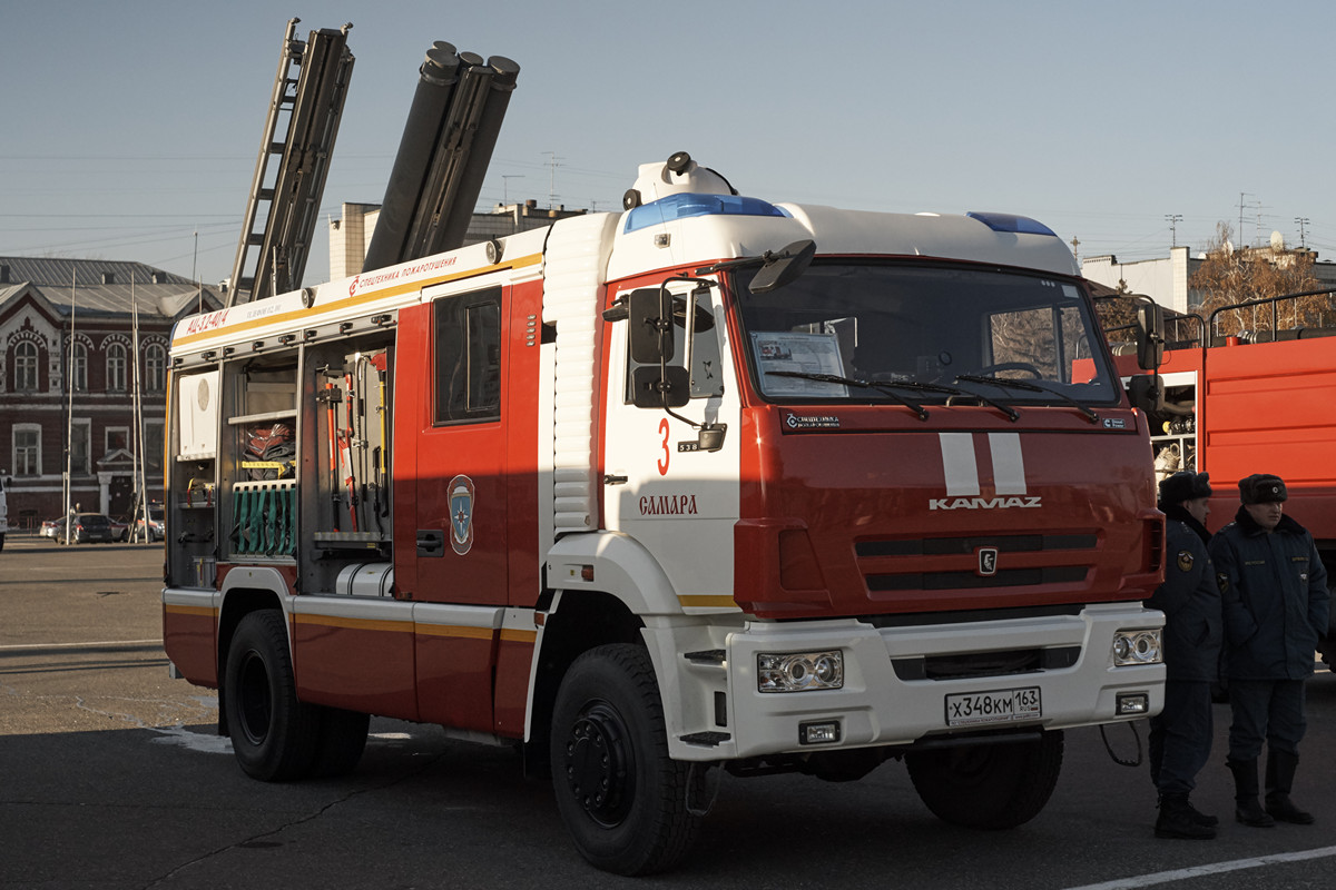 Пожарная автоцистерна АЦ-3,2-40/4(5387)-014МС на шасси КамАЗ-5387. Самара, площадь имени В. В. Куйбышева