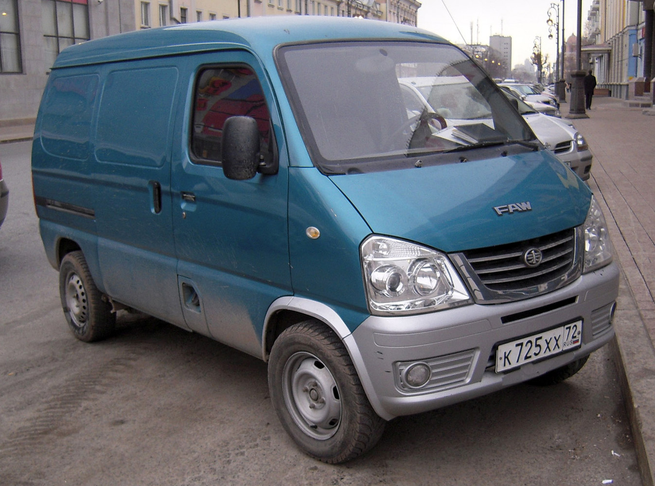 Цельнометаллический фургон FAW CA1010 #К 725 ХХ 72. Тюмень, улица Республики