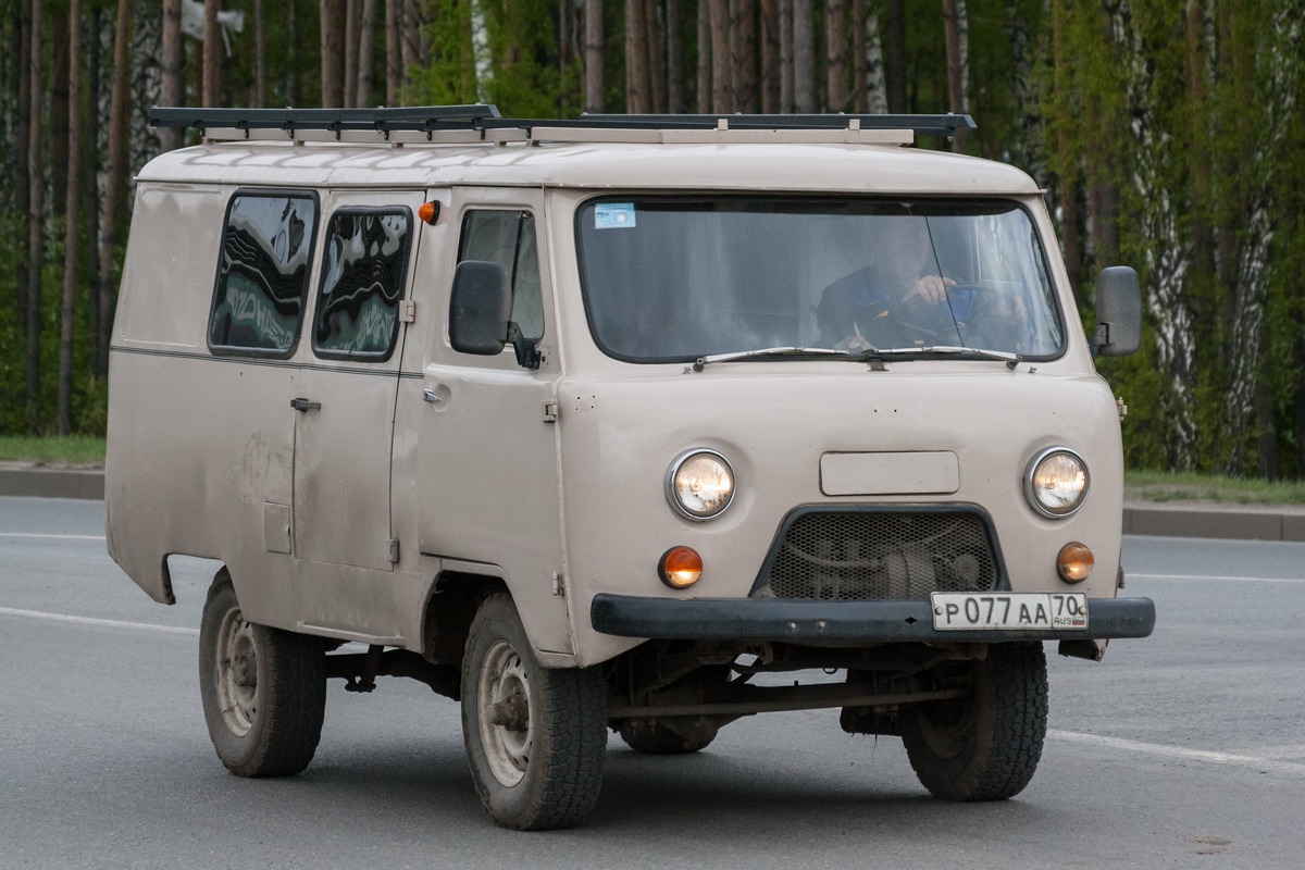 Грузопассажирский автомобиль ТАРЗ-2206 на шасси УАЗ-3303 #Р 077 АА 70. Томск, улица Энтузиастов
