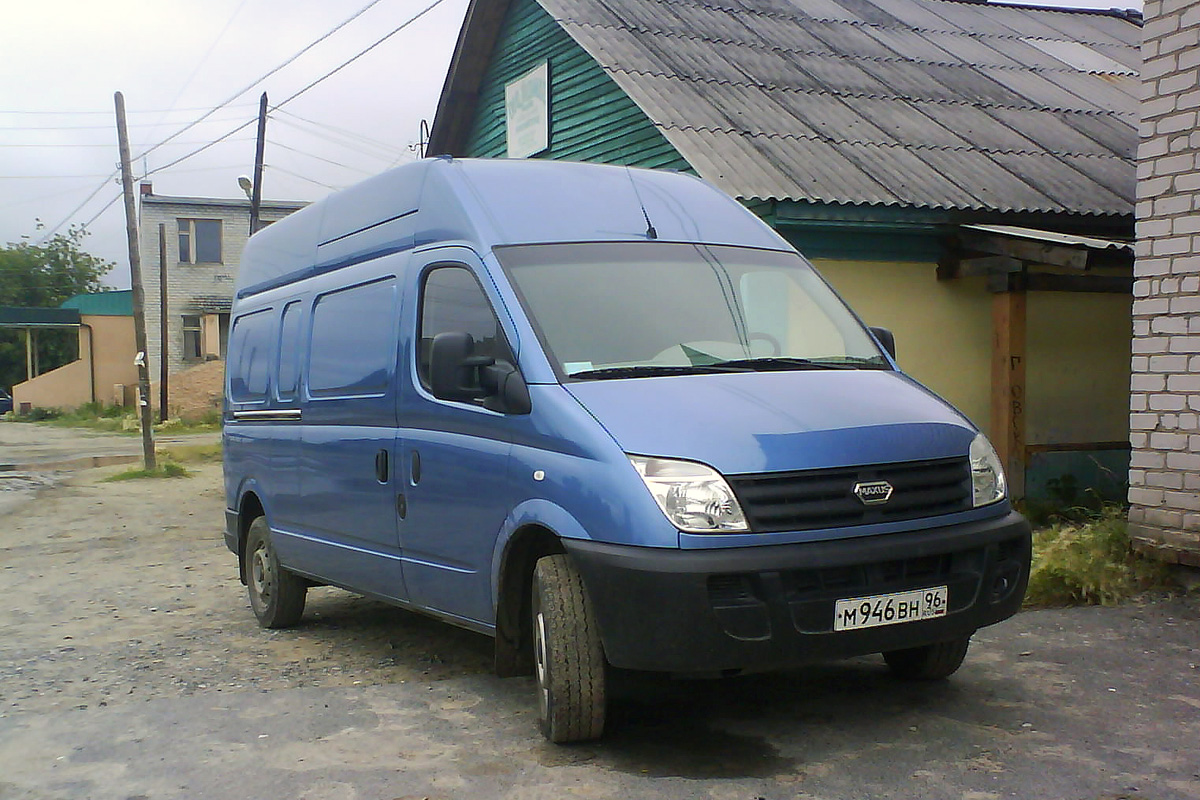 Цельнометаллический фургон LDV Maxus #М 946 ВН 96. Свердловская область, Луговской, Школьная улица