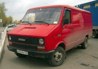 Цельнометаллический фургон IVECO Daily #М 414 РХ 72. Тюмень, улица Бакинских комиссаров