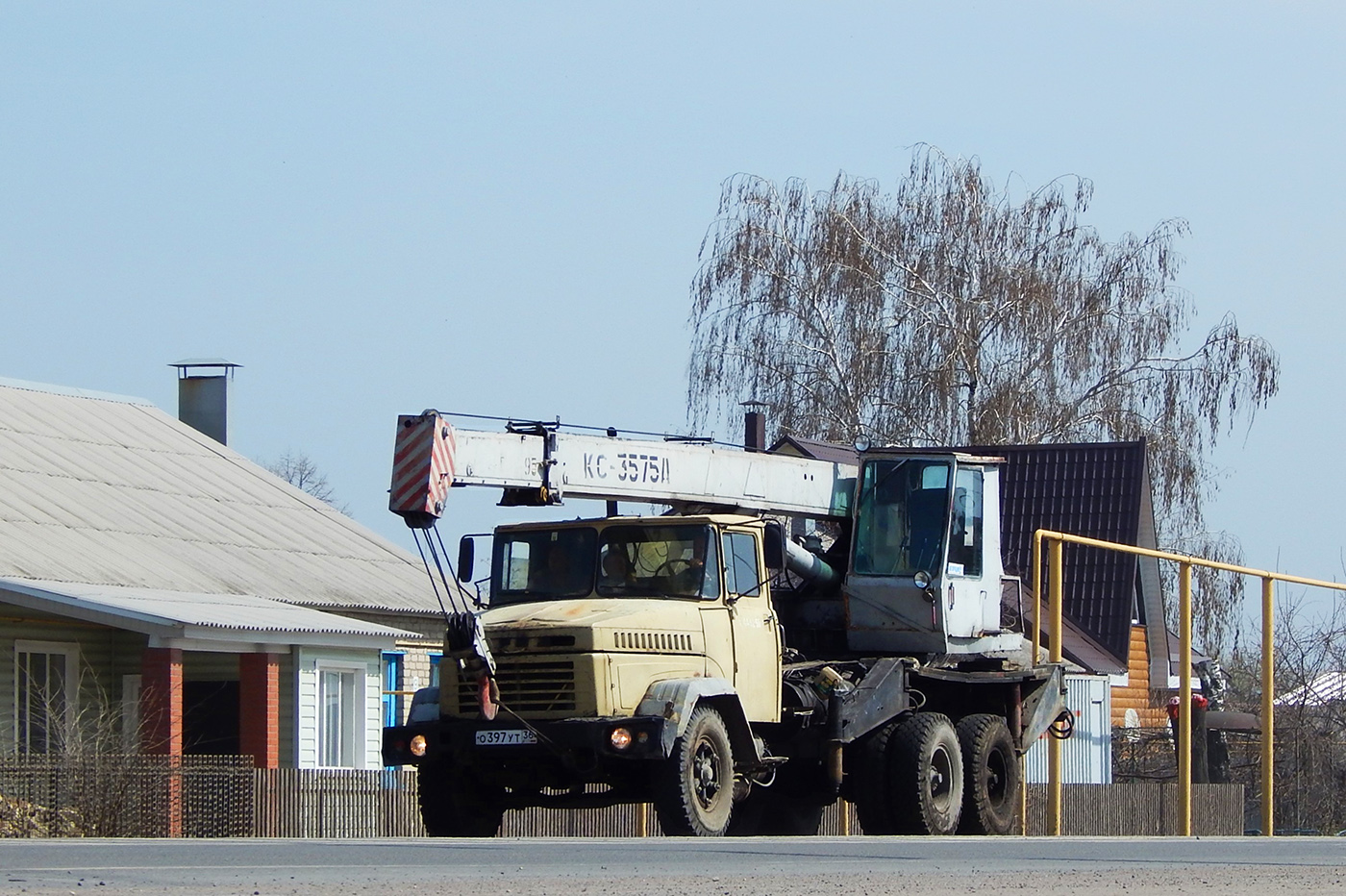 Автокран КС-3575А на шасси КрАЗ-250 # О 397 УТ 36 . Воронежская область, п. Анна, улица Красноармейская