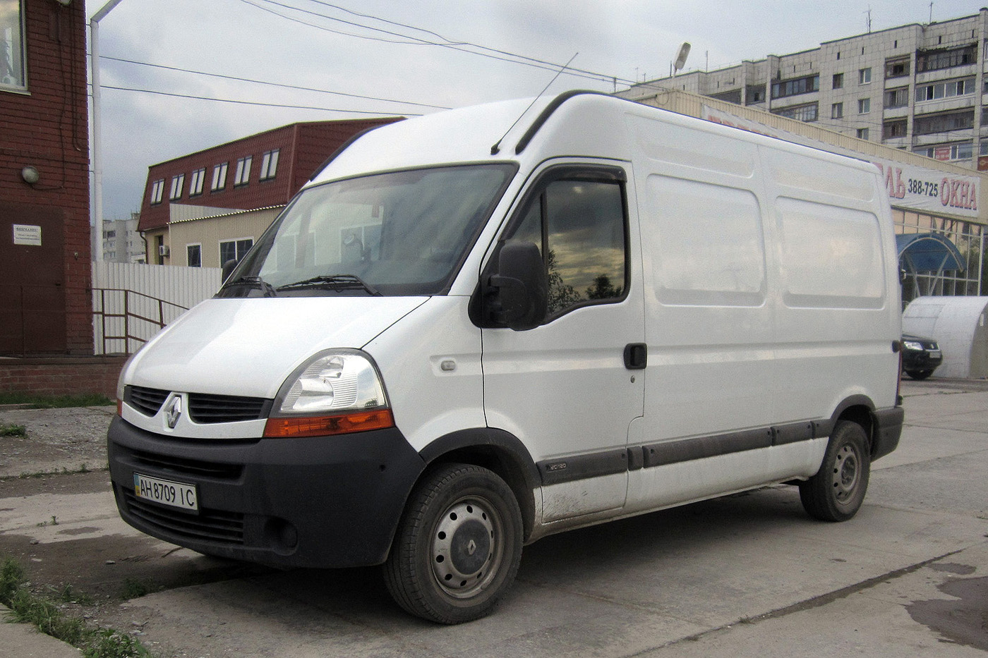 Цельнометаллический фургон Renault Master #AH 8709 IC . Тюмень, улица Щербакова