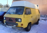 Цельнометаллический фургон Volkswagen Transporter T3 #Е 858 ЕК 66  . Свердловская область, Троицкий, улица Мира
