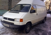 Цельнометаллический фургон Volkswagen Transporter T4 #А 094 ЕК 72 . Тюмень, Садовая улица
