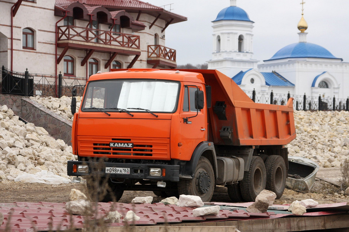 Самосвал КамАЗ-55111 #Р098РА163. Самарская область, Волжский район, с. Винновка, территория Казанского монастыря