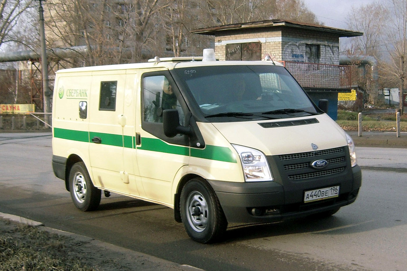 Инкассаторский автомобиль на базе Ford Transit Mk6 #А 440 ВЕ 196 . Екатеринбург, Сибирский тракт  