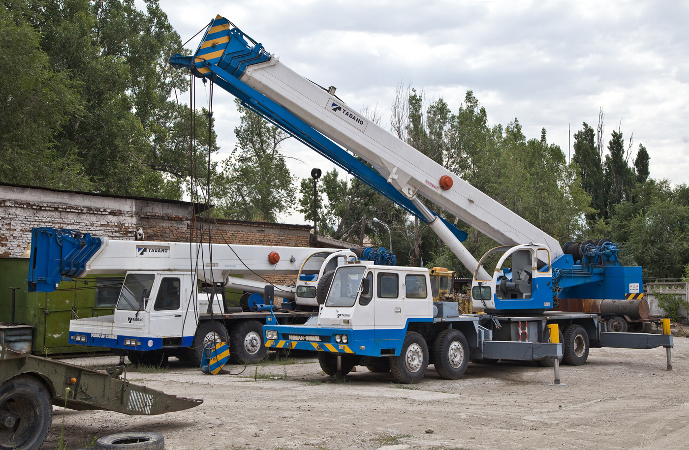 Автокраны Tadano на шасси Nissan Diesel*. Алматы, улица Сокпакбаева