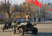 автомобиль повышенной проходимости ГАЗ-67Б с противотанковым 45-мм орудием 53-К образца 1937 года. Самара, площадь имени В. В. Куйбышева, Парад Памяти