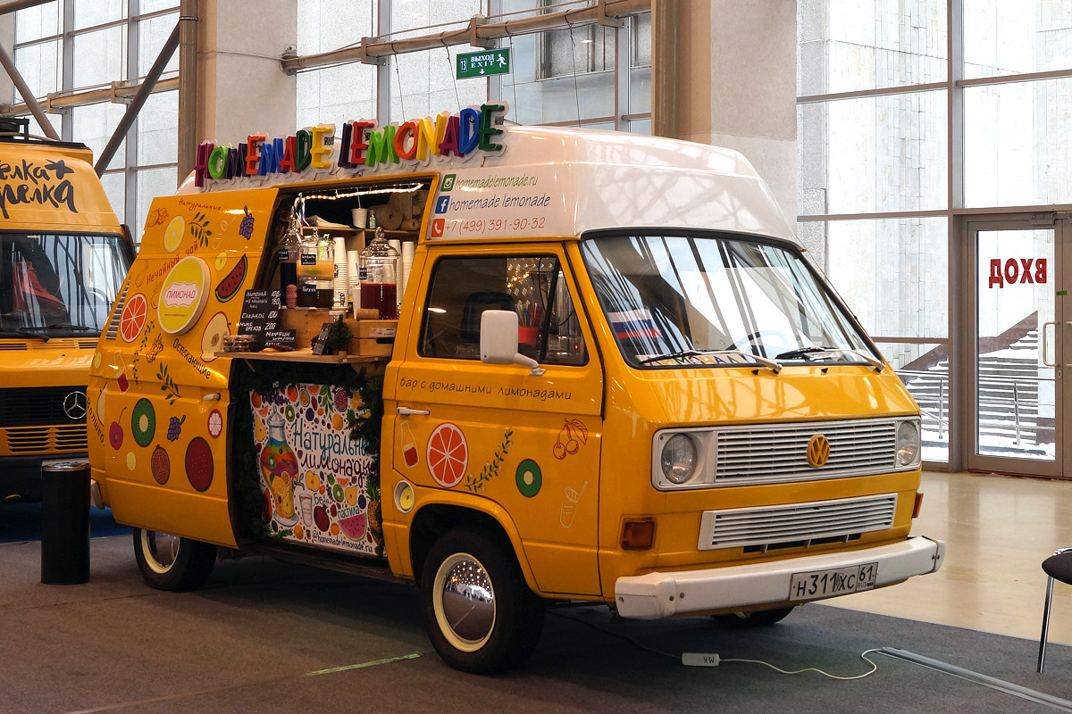 Мобильный бар на базе Volkswagen Transporter T3 #Н 311 ХС 61 . Москва, ВДНХ, павильон №75