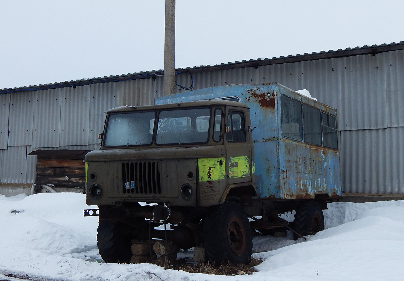 Вахтовый автобус на шасси ГАЗ-66. Белгородская область, Прохоровский район, с. Подольхи