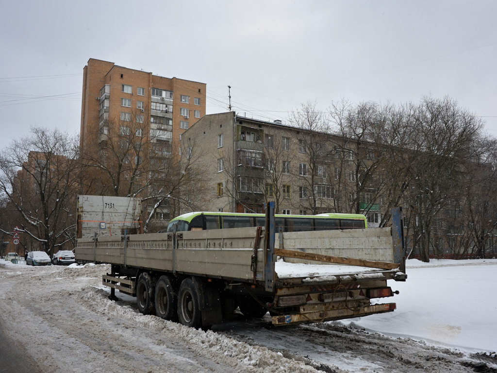 Бортовой полуприцеп #ВР 8543 50. Москва, Новопетровская улица 