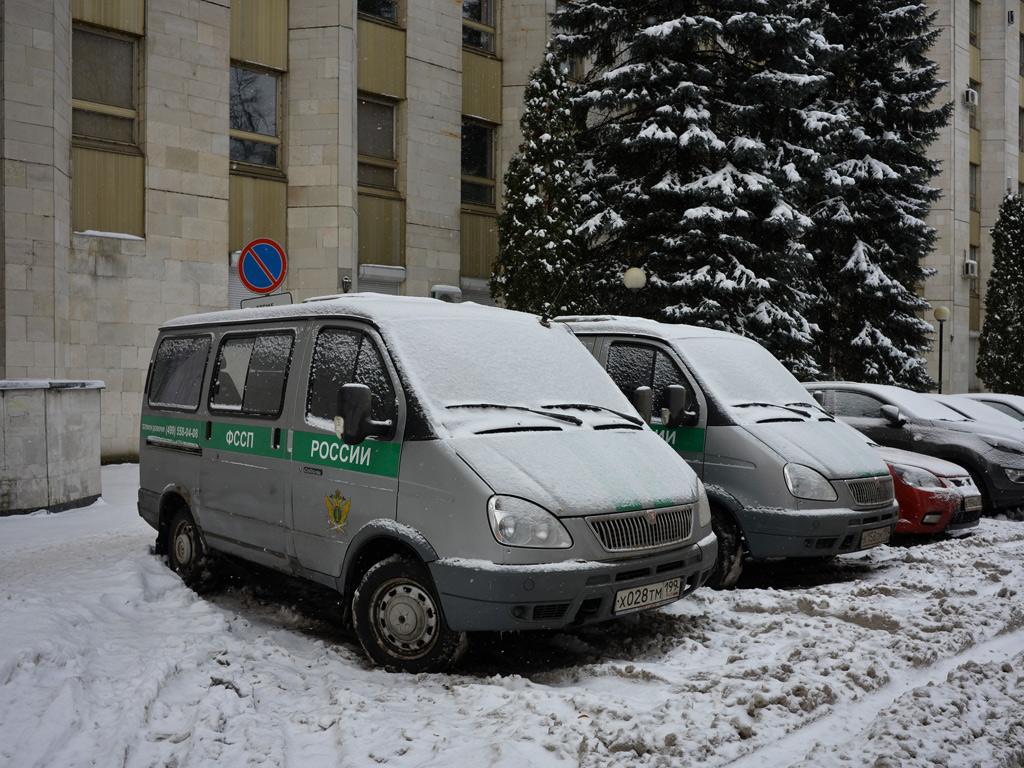Микроавтобусы ГАЗ-2217 "Соболь" #Х 028 ТМ 199 и #Х 158 ТМ 199. Москва, улица Зои и Александра Космодемьянских 