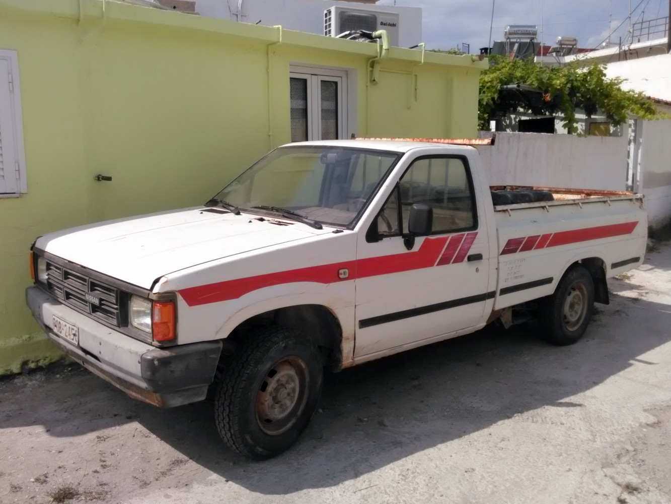 Пикап Nissan Navara D21 #ROB-2456. Греция, Родос, Кремасти