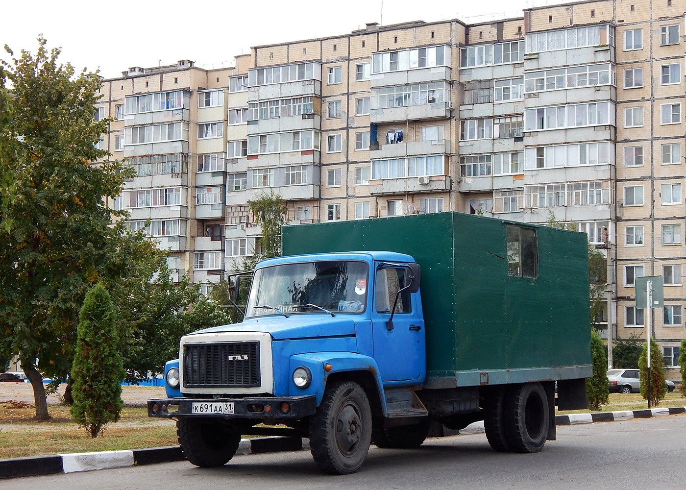 Мастерская на шасси ГАЗ-3307 # К 691 АА 31. Белгородская область, г. Алексеевка, улица Республиканская