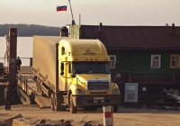 Седельный тягач Freightliner Columbia CL112 #К 675 ХК 163 . Самара, спуск улицы Лейтенанта Шмидта