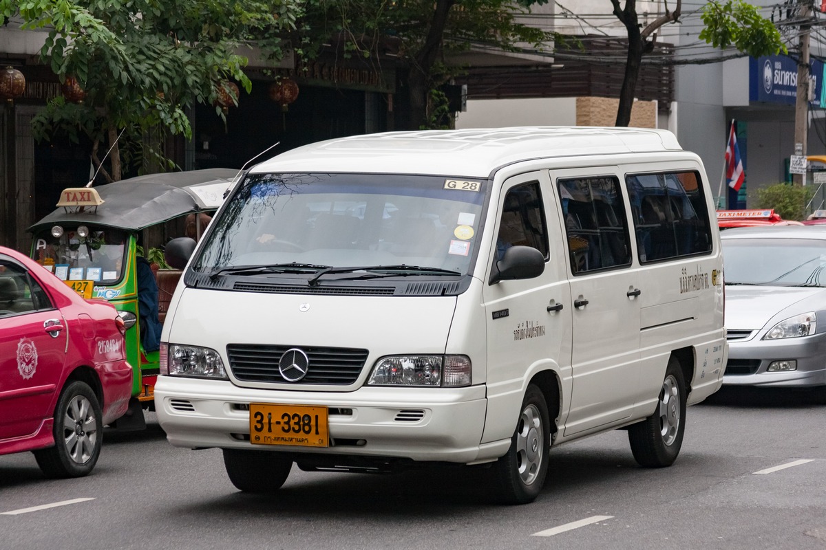 Микроавтобус Mercedes-Benz MB 140D #31-3381. Таиланд, Бангкок