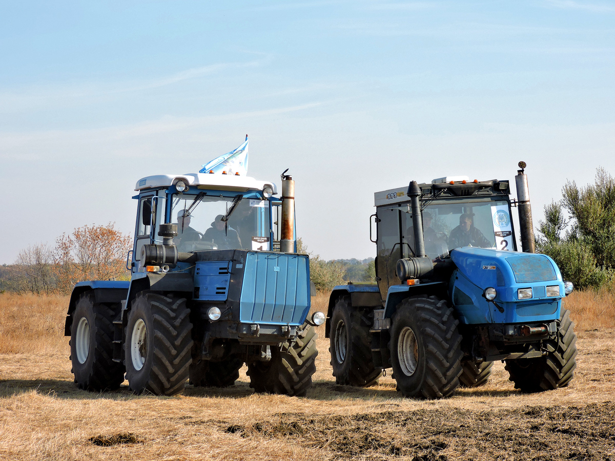 Тракторы ХТЗ-24021 и ХТЗ-17221-09 на выставке AGROPORT-2015. Харьковская область, г. Харьков