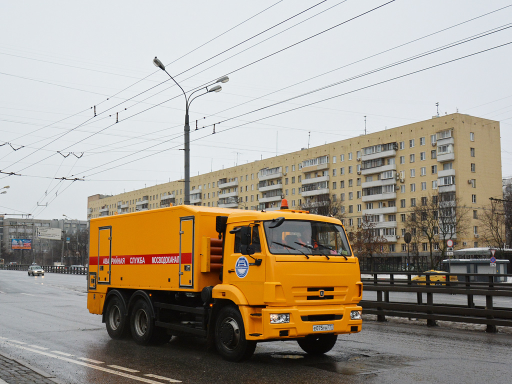 Аварийная водоканала на шасси КамАЗ-65115 #Е 075 УН 777. Москва, Ленинградское шоссе 