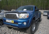 Пикап Toyota Tacoma #АА 191 Н 56. Екатеринбург, Донбасская улица