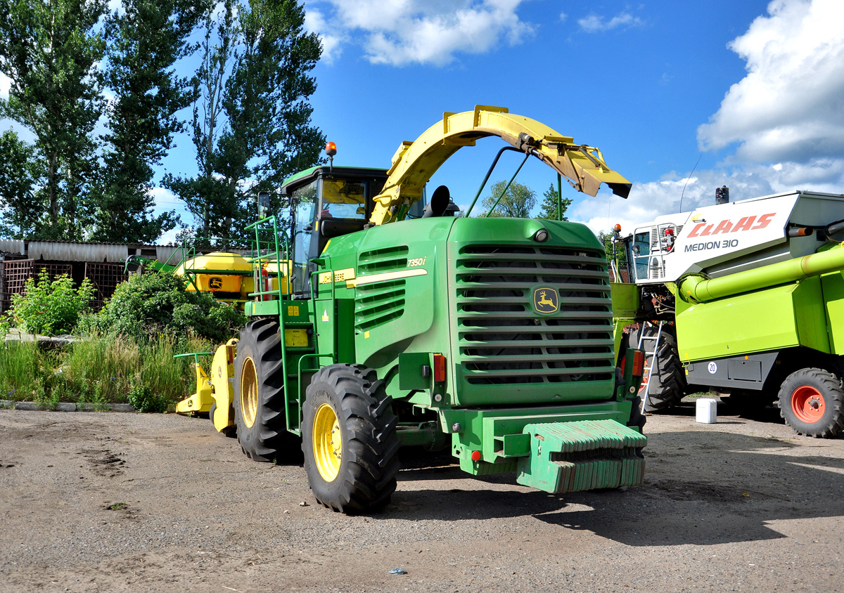 Кормоуборочный комбайн John Deere 7350i. Харьковская область, Изюмский район, с. Бугаевка
