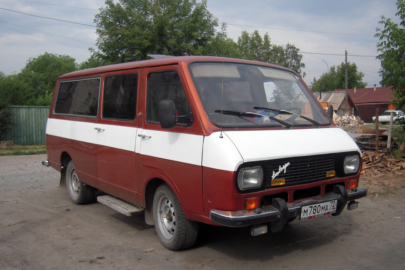 Микроавтобус РАФ-220306-01 "Латвия" #М 780 МА 72. Тюмень, улица Ватутина