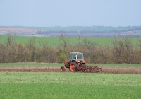 Трактор ЮМЗ-6* #08813 ВО на весенних полевых работах. Запорожская область, Ореховский район, близ с. Счастливое