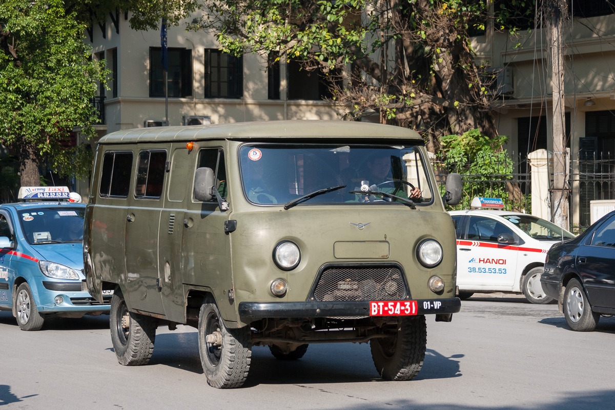 Микроавтобус УАЗ-39625 #BT-54-31. Вьетнам, Ханой