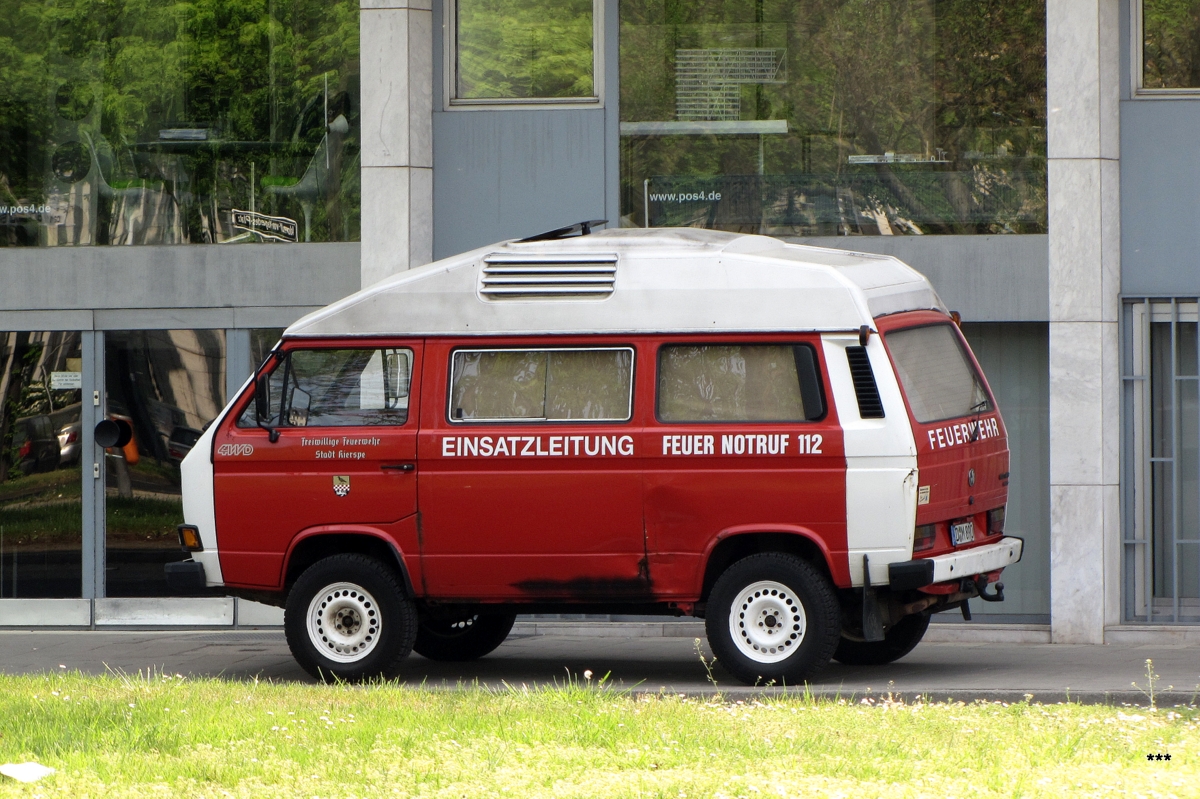Микроавтобус пожарной охраны Volkswagen Transporter T2-4WD. Германия, Северный-Рейн-Вестфалия, Дюссельдорф 