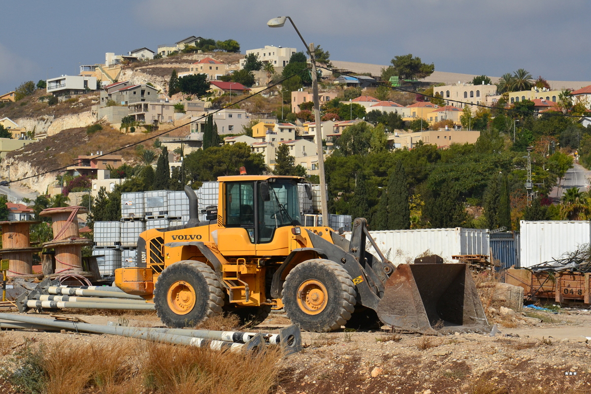 Фронтальный погрузчик Volvo L120F. Израиль, Северный округ