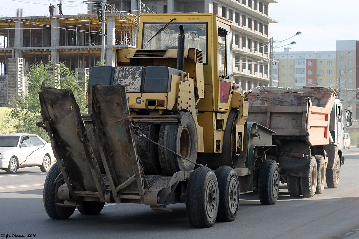 Каток Bomag. Якутск, улица Лермонтова