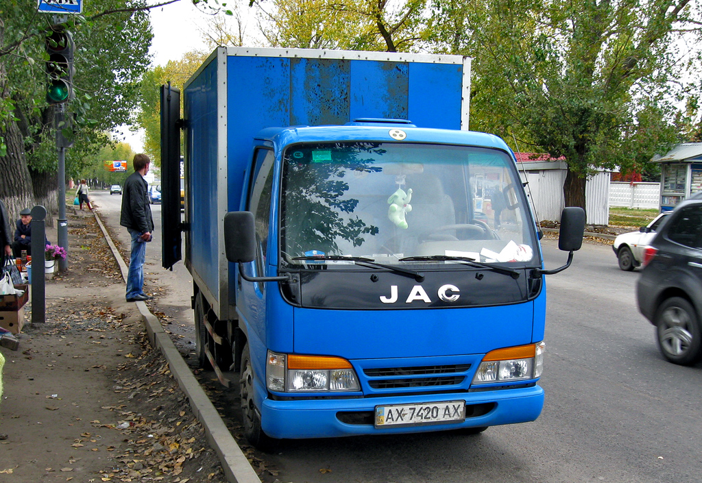 Фургон на шасси JAC HFC1020KR #АХ 7420 АХ. Харьковская область, г. Харьков, Салтовское шоссе