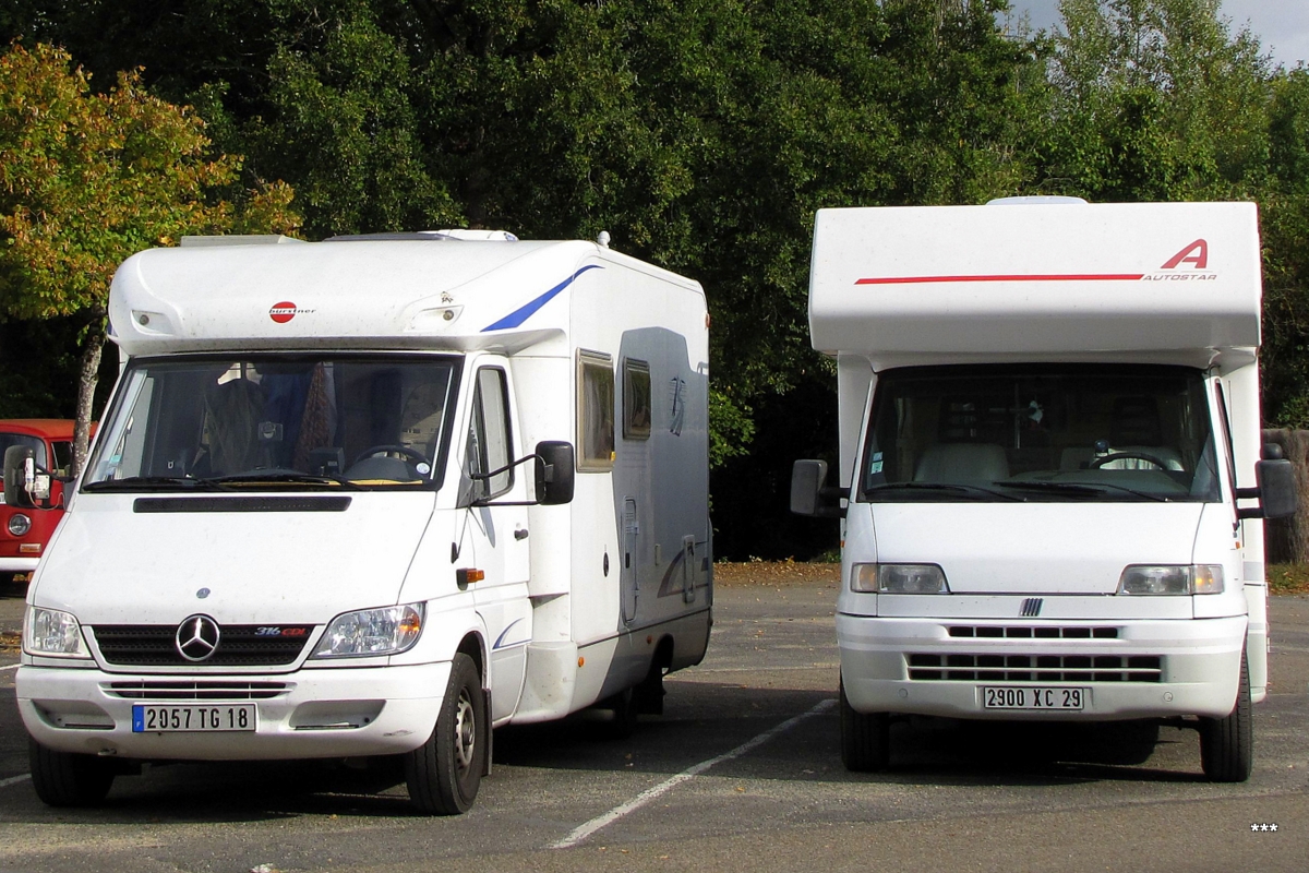 Кемперы Bürstner T-Star на шасси Mersedes-Benz Sprinter 316CDI и Autostar на шасси FIAT Ducato. Франция, Департамент Луар и Шер, паркинг замка Шамбор
