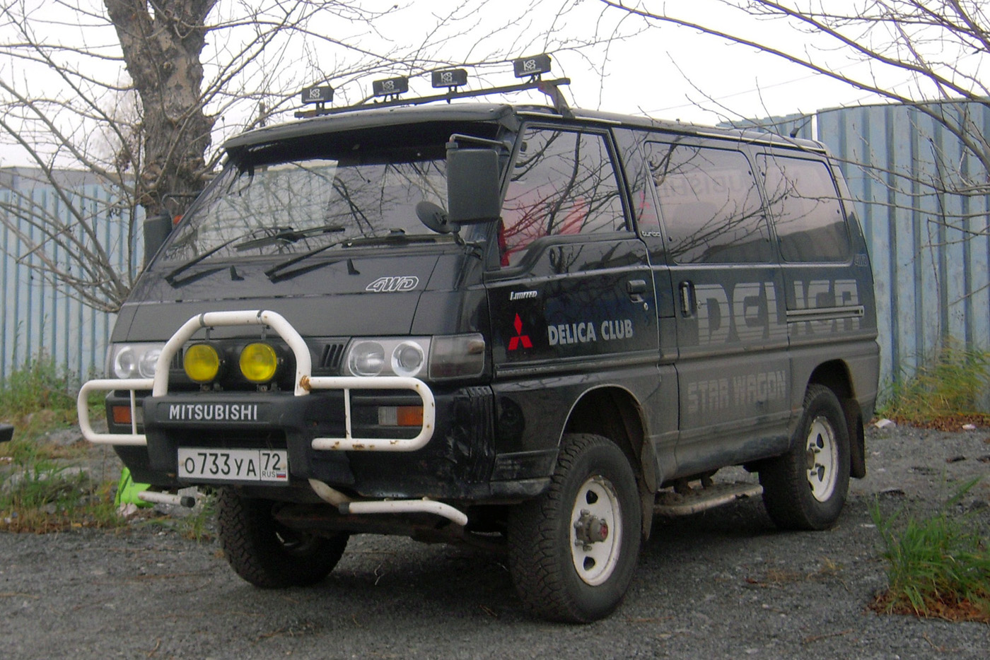 Микроавтобус Mitsubushi Delica #О 733 УА 72 . Тюмень, улица Щербакова