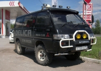 Микроавтобус Mitsubushi Delica #О 733 УА 72 . Тюмень, улица Щербакова