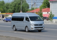 Микроавтобус Toyota Hiace #Е 045 КМ 45. Курган, Станционная улица
