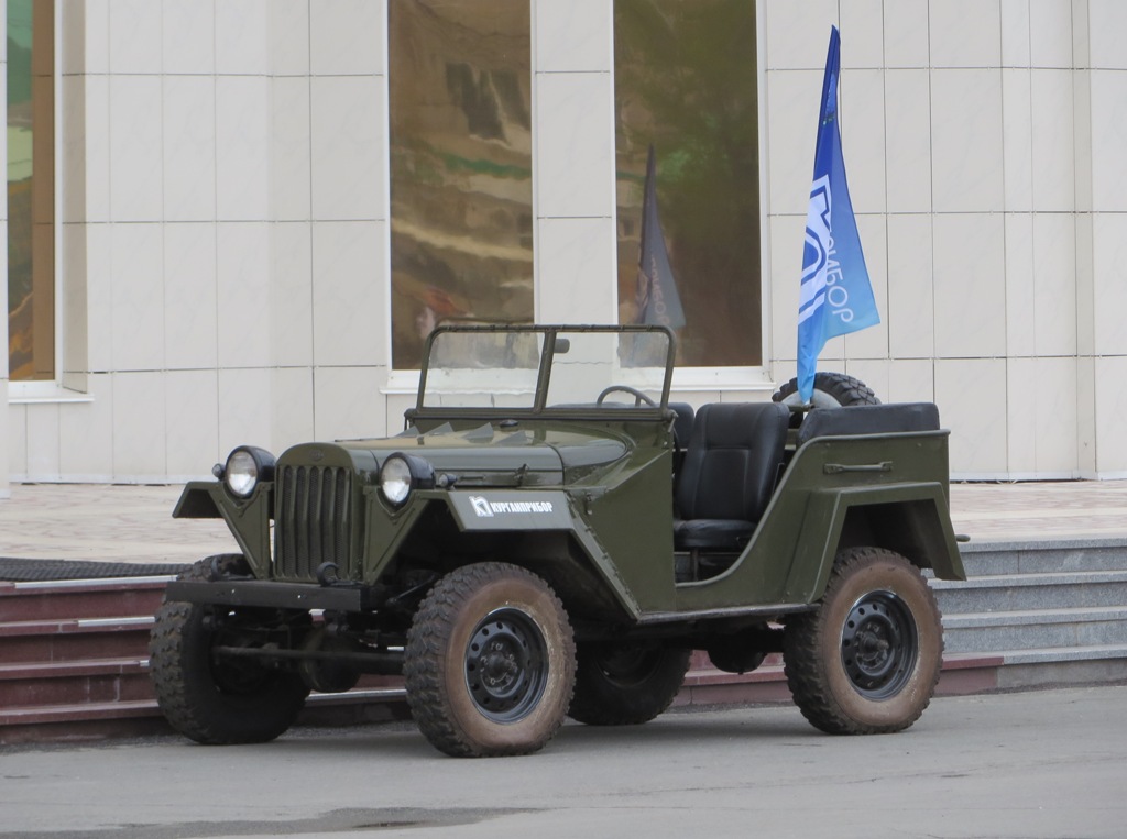 Военный автомобиль ГАЗ-67Б. Курган, Троицкая площадь 