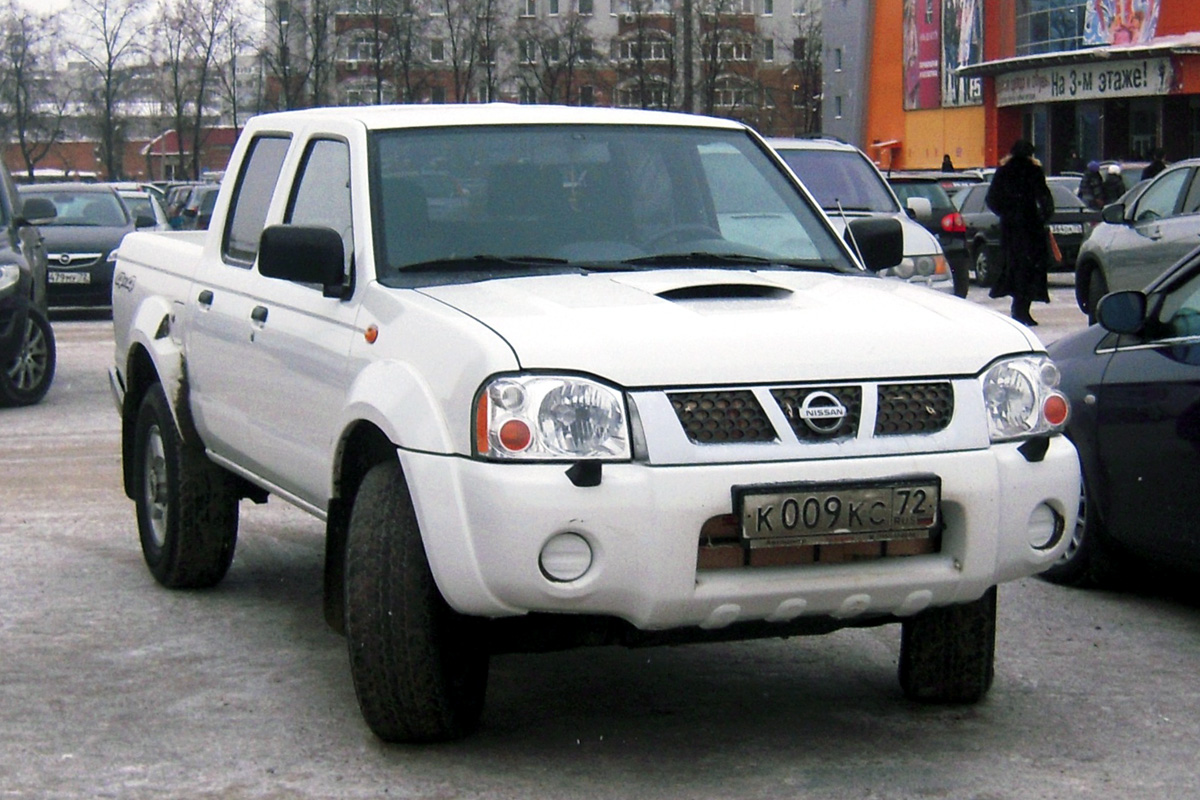 Пикап Nissan NP300 #К 009 КС 72 . Тюмень, улица Максима Горького
