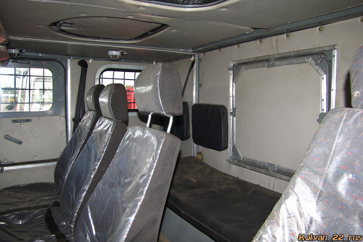 Салон лесопожарного агрегата ЛПА-521. Алтайский край, Павловский район, в окрестностях посёлка Прутской