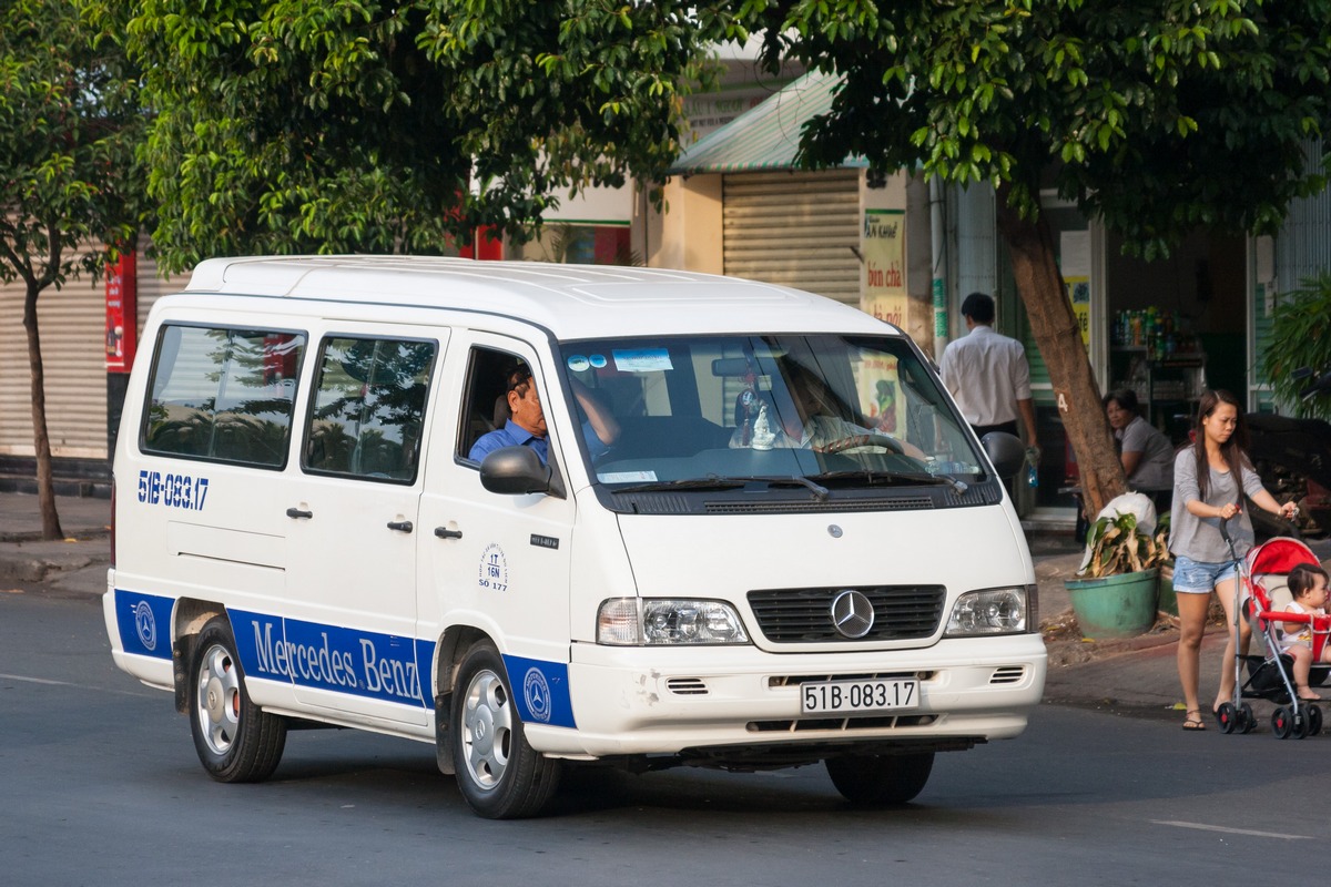 Микроавтобус Mercedes-Benz MB140D #51B-083.17. Вьетнам, Хошимин