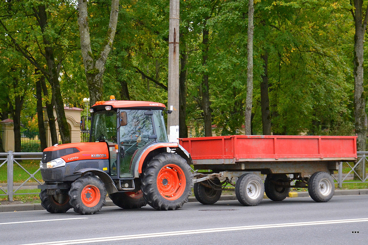 Трактор Kubota L5740. Россия, Санкт-Петербург, Петергоф, Санкт-Петербургский проспект